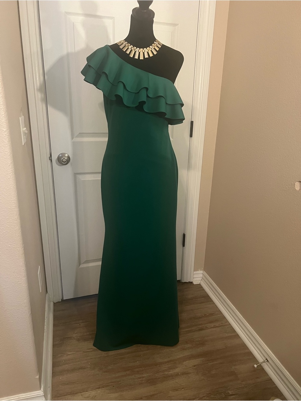 Jessica Howard Emerald Green One-Shoulder Ruffle Gown